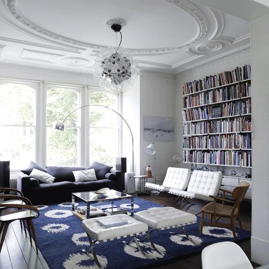 Vardagsidéer-vardagsrum-mörkblå vit-modern klassisk inredning