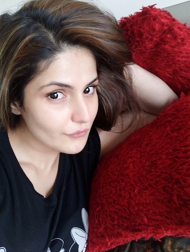 Zarine Khan ilman meikkiä 4
