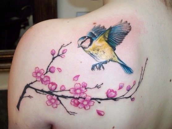 Kirsikankukka Tatuointi Olkapäällä