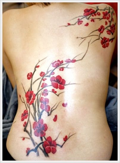 Ζωηρόχρωμο βουδιστικό τατουάζ ανθών κερασιών στην πλάτη