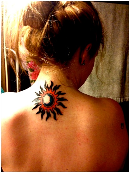 Κάψιμο τατουάζ κόκκινου ήλιου
