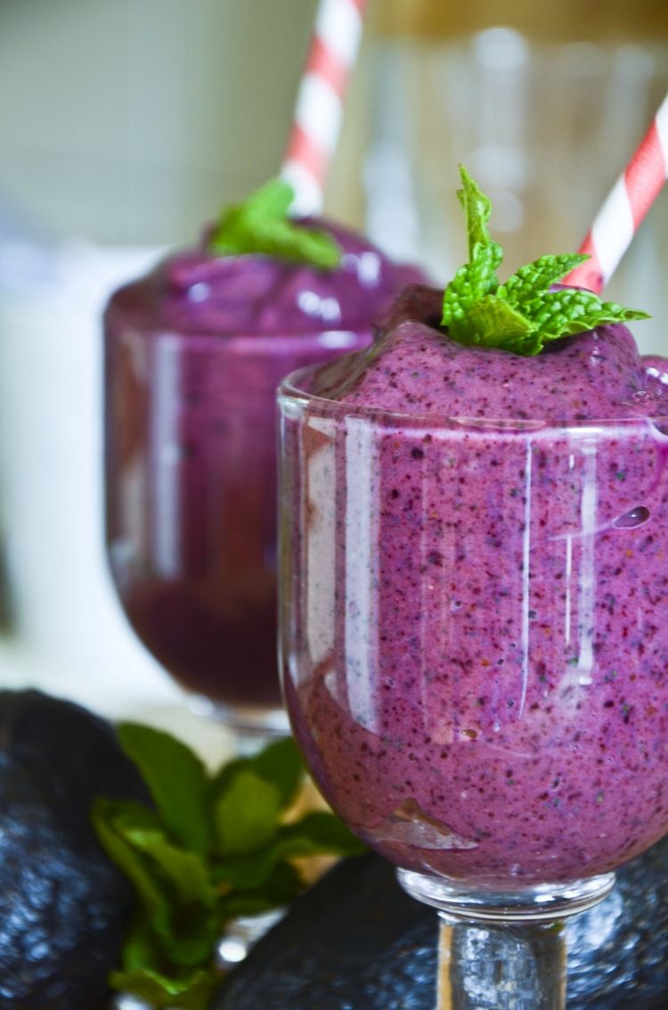 detox-recept-smoothie-blåbär-avokado