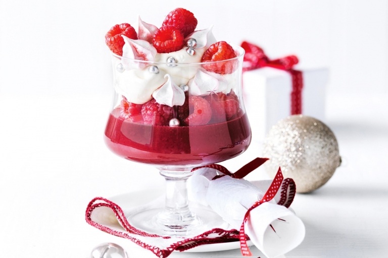 Nyårsafton efterrätt i ett glas med frukt bär läckra och enkla recept