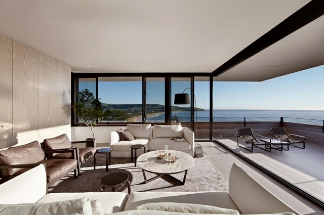 moderna uppsatta möbler vita färger balkong