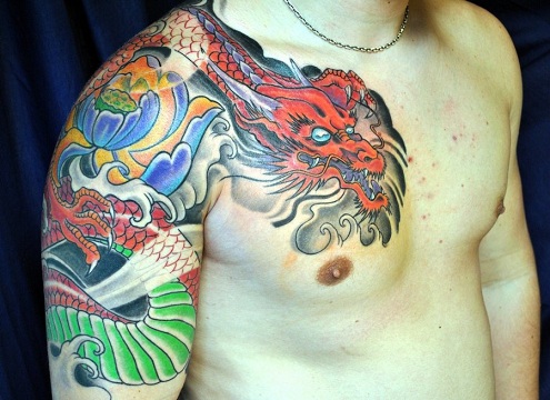 Sinisen lohikäärmeen tatuointimallit miehille