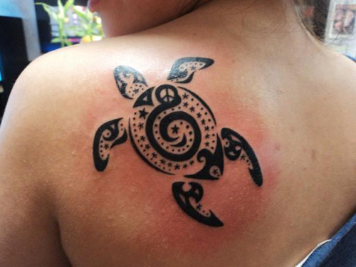Turtle Shell Maori Τατουάζ στον ώμο