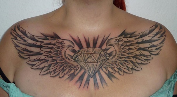 Διαμάντι με φτερά τατουάζ
