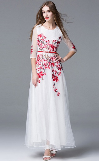 Λευκό κεντημένο φόρεμα