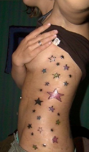 Tähtikokoinen tatuointi