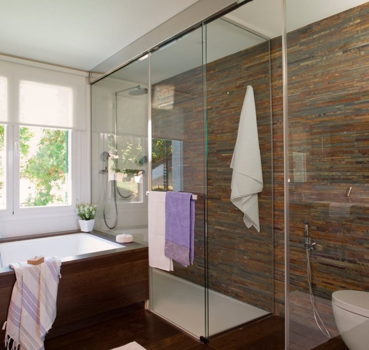 modern-badrum-design-golv-nivå-dusch-glas-vägg-vägg-kakel-sten-optik