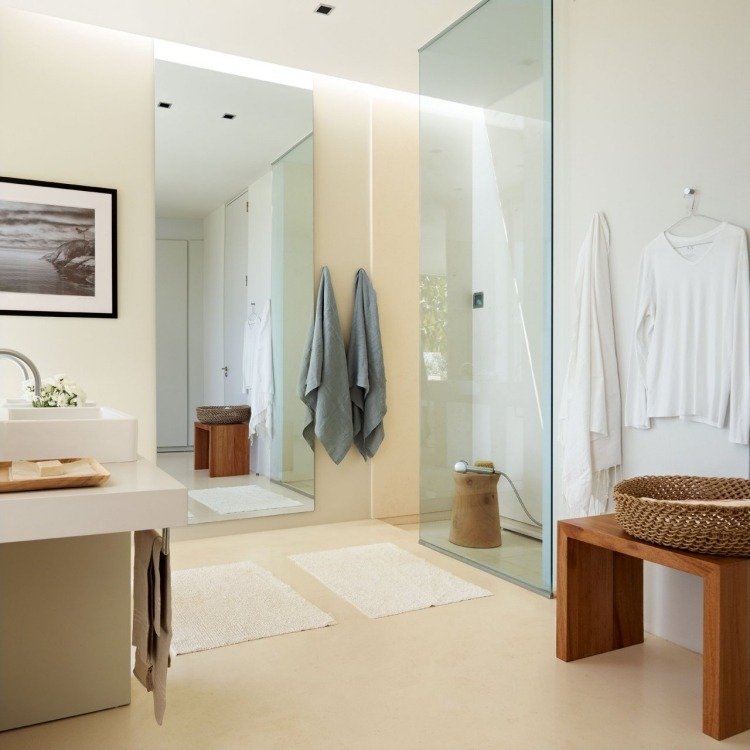 modern-badrum-design-glas-vägg-hand dusch-ved-pall