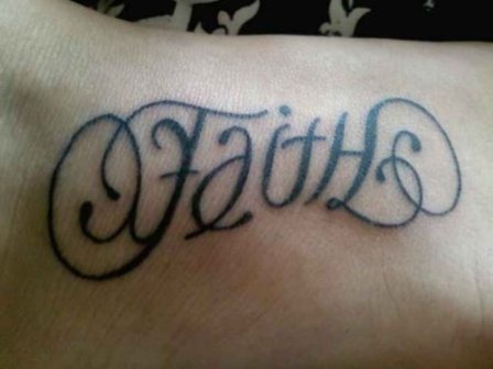 Το τατουάζ Word Faith