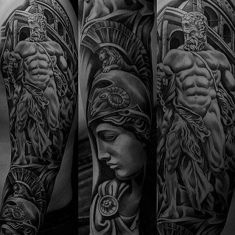 Realismi Kreikan olkapään tatuoinnit