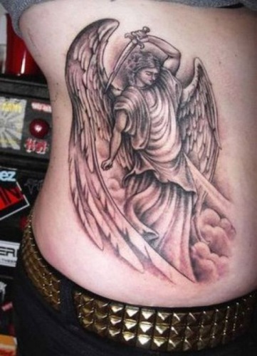Kreikan enkeli tatuointi puolella