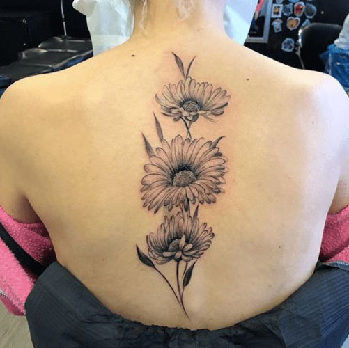 Σχέδιο τατουάζ Daisy στην πλάτη