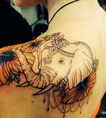 Διασκεδαστικό σχέδιο τατουάζ ελέφαντα