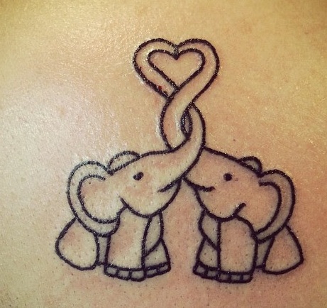 Mieleenpainuva vauvan norsun tatuointisuunnittelu