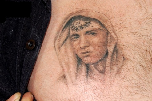 Eminem Tattoo fanin kehossa
