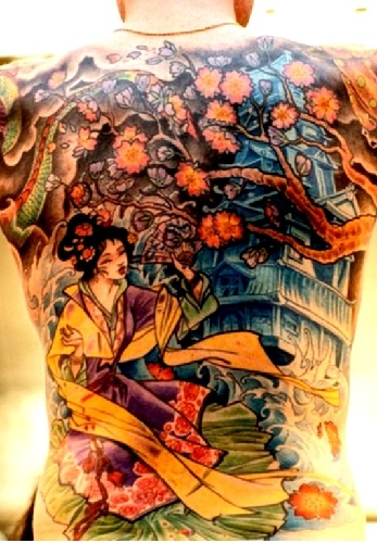 Geisha luonnon tatuointisuunnittelun keskellä