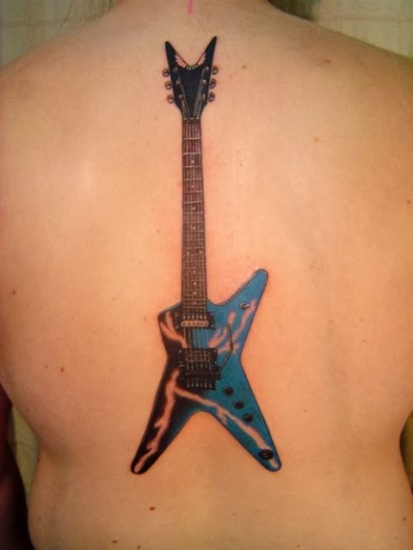 Guitar Tribal Tattoo στην πλάτη για άνδρες