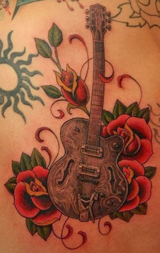 Κιθάρα και λουλούδια τατουάζ για κορίτσια