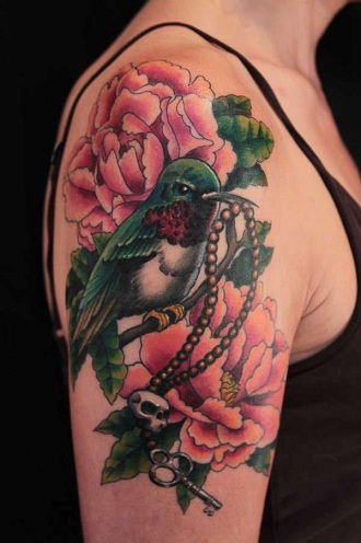 Lintu tatuointi puolihihalle