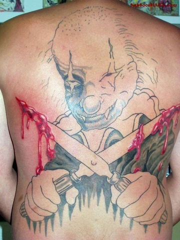 Τρομακτικό τατουάζ κλόουν δολοφόνος στην πλάτη των ανδρών