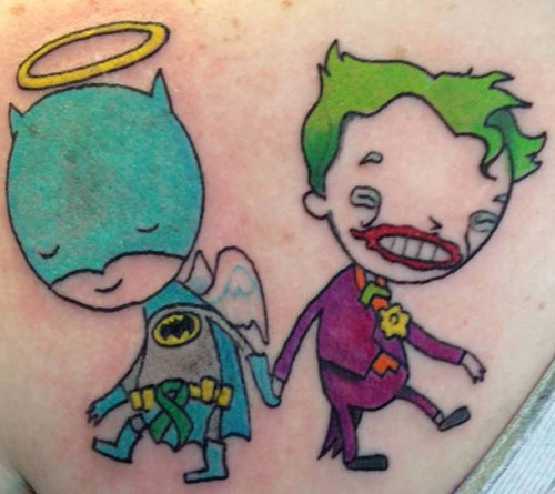 Sarjakuvamainen batman ja joker tatuointi