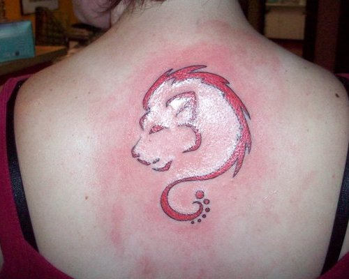 Shiny Leo Tattoo στην πλάτη για γυναίκες