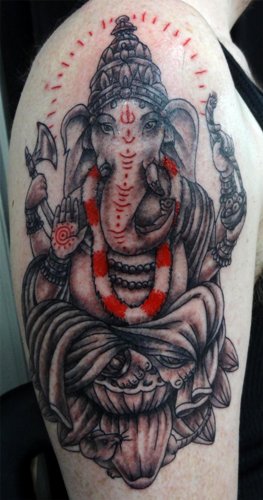 Yksinkertainen Lord Ganesha Tattoo On Arm
