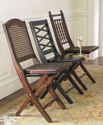 Παραδοσιακές ξύλινες πτυσσόμενες καρέκλες