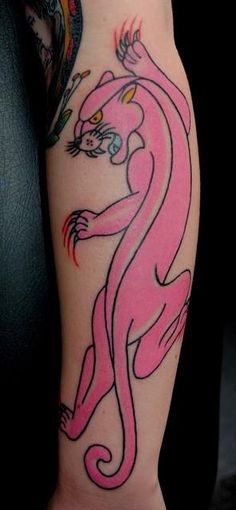 Vaaleanpunainen pantteri -tatuointimallit jalalla