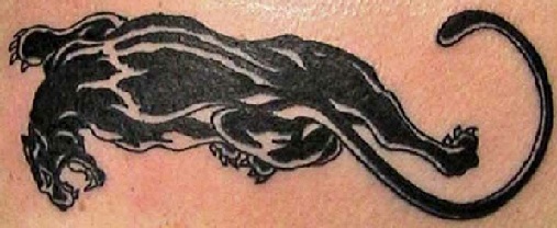 Musta pantteri -tatuointi