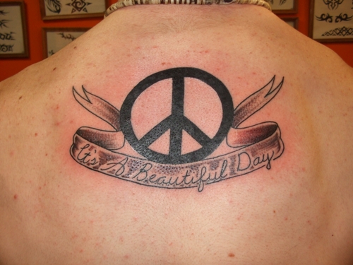 Τατουάζ ειρήνης και πανό