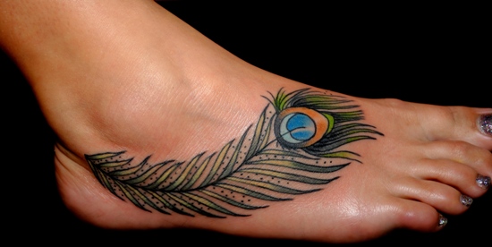 Τατουάζ από φτερό παγώνι
