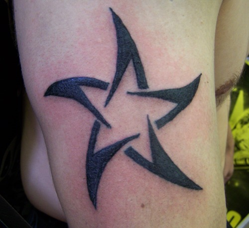 Απλό σχέδιο τατουάζ βαθύ σύνορο αστέρι
