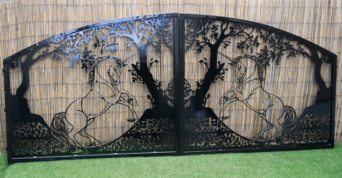 Teräksinen koristeellinen portti