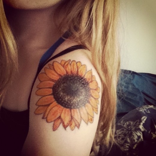 Käsivarsinauha tatuointi auringonkukka