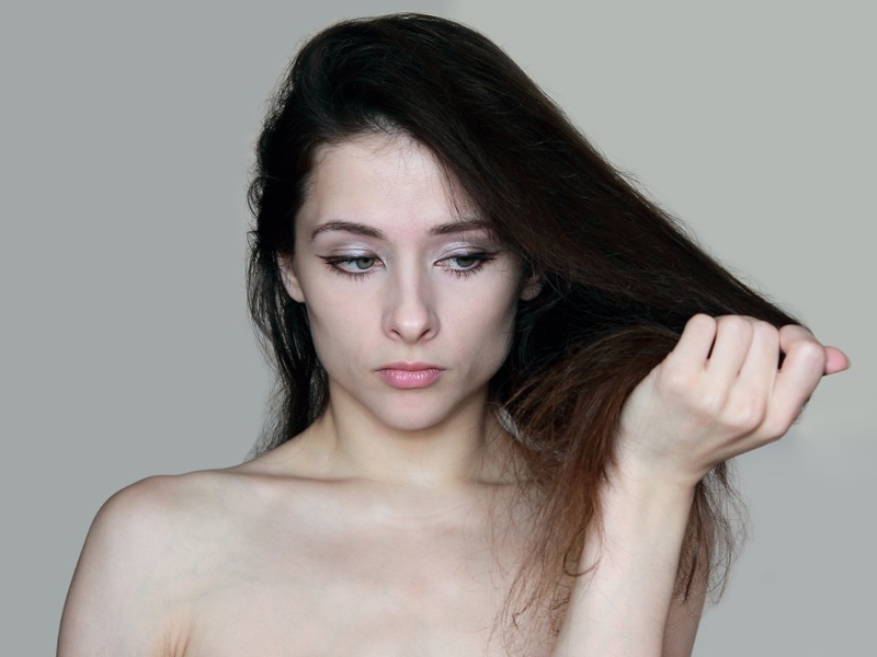 Αρχική θεραπεία για ξηρά μαλλιά και τριχωτό της κεφαλής