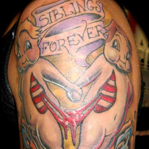 Sisarukset Outo tatuointi