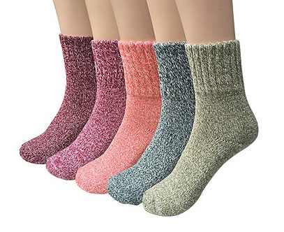 Χοντρές πλεκτές γυναικείες μάλλινες κάλτσες