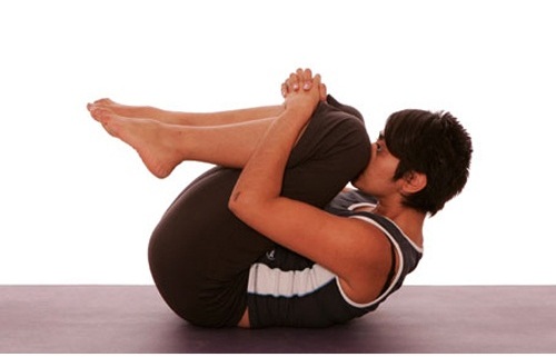 Pavanmuktasana Yoga για έλεγχο τριχόπτωσης