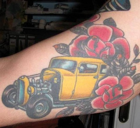 auto-tatuointi-upotettu-kukilla