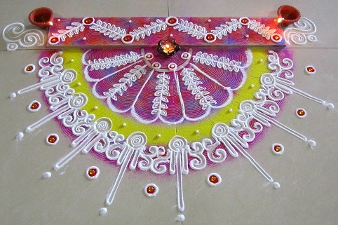 Ημικυκλικό Rangoli Free Hand με Floral Design