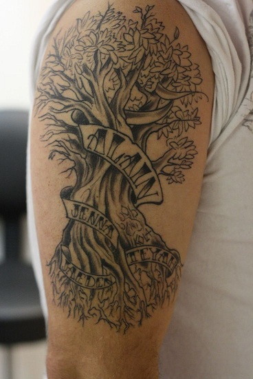 Esivanhemman puun tatuointi