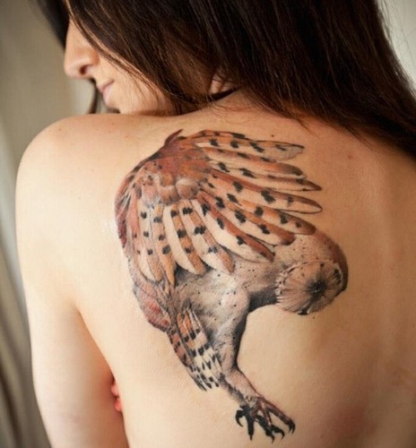 Όμορφο τατουάζ κουκουβάγιας Wings για κορίτσια