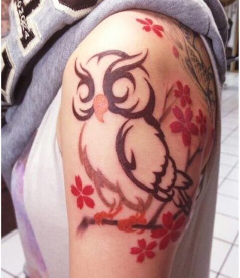 Kaunis pöllö tatuointi