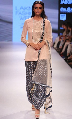 Afgani -tyyppinen hopeinen Salwar -puku