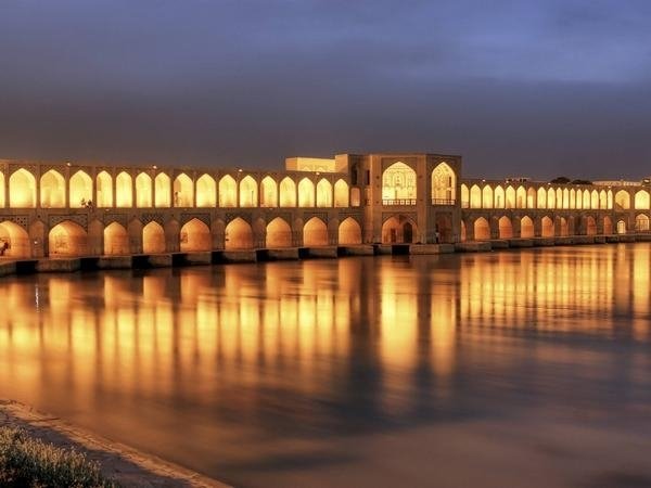 den vackraste bron i världen nattbelysning Khaju-Iran
