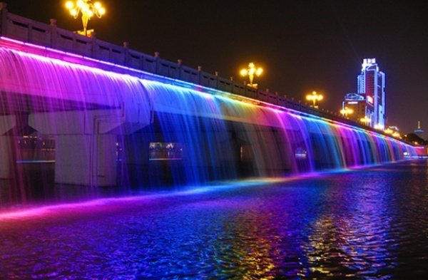 Belysning-Banpo-fontänen-Sydkoreas bro modern